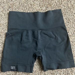 SET Active biker shorts